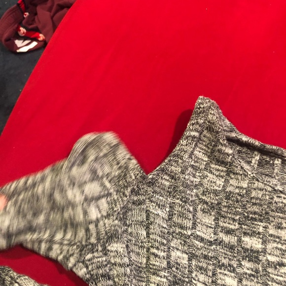 Cutout shoulder long sleeve - Picture 4 of 4